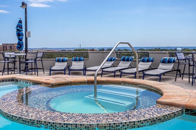 Building Photo - 1021 N Garfield St