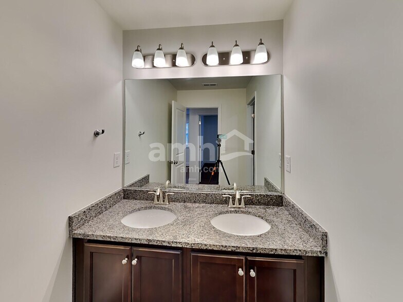 Building Photo - 225 Rivulet Dr