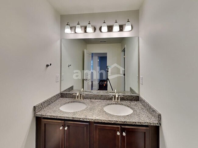 Building Photo - 225 Rivulet Dr