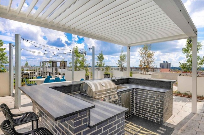 Building Photo - 601 N 12th St