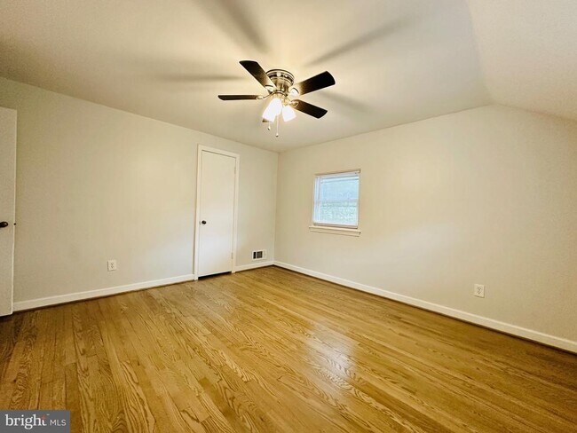 Building Photo - 2500 Lake Ave