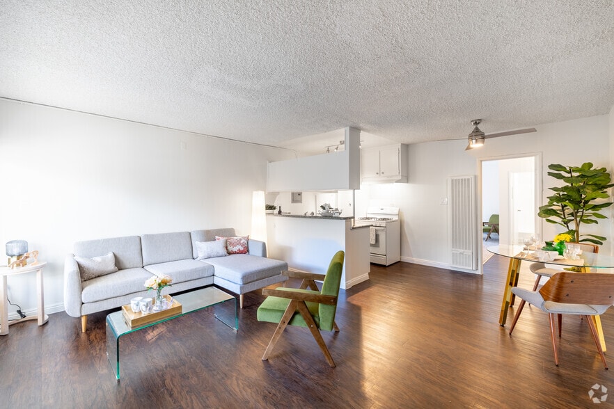 1BR, 1BA - 629SF - Living Room - Carson Oakwood Apartments