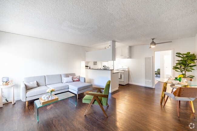 Building Photo - Carson Oakwood Apartments