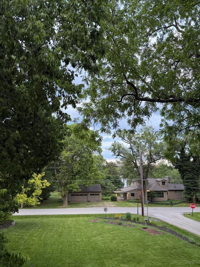 Building Photo - 132 E Muskingum Dr