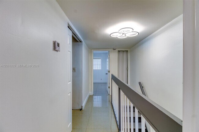 Building Photo - 5215 SW 40th Ave
