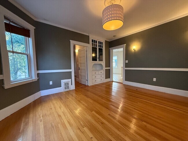 Building Photo - 10 Grovenor Rd