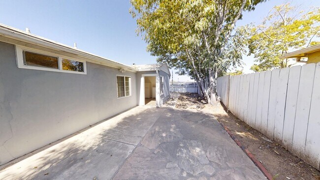 Building Photo - 5184 Ewing St