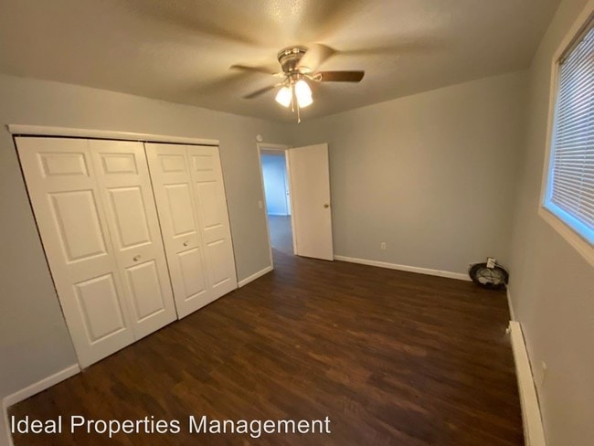 Building Photo - 3241 S Douglas Ave