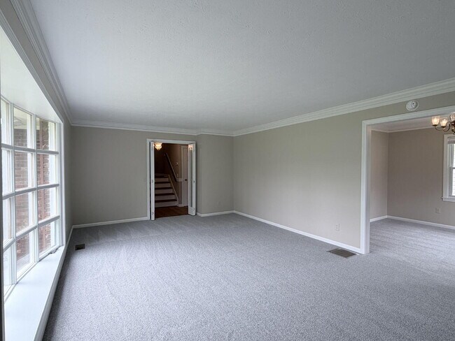 Building Photo - 725 Wildflower Ln