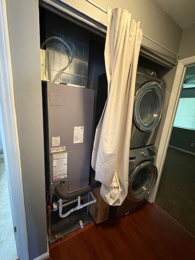 Building Photo - Start your Next Chapter!!! 2nd Floor Condo, Close to Shopping and Dining!!!