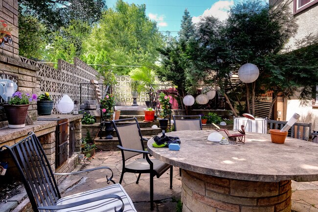 Building Photo - Jager Saratoga