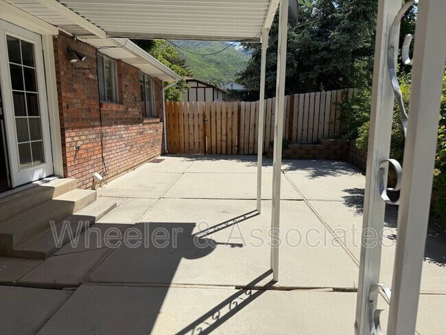 Building Photo - 1597 Navajo Dr