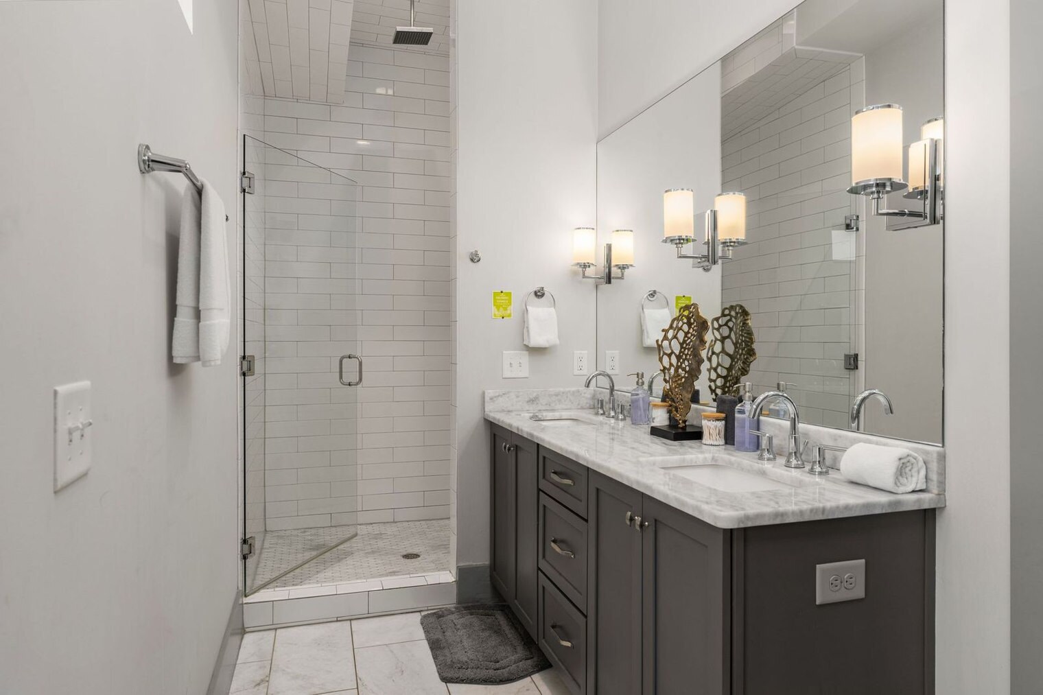 Building Photo - 1025 Southside Ct