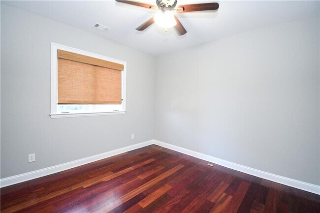 Building Photo - 4 Prichard Way NE