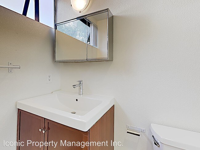 Building Photo - 1945 B St