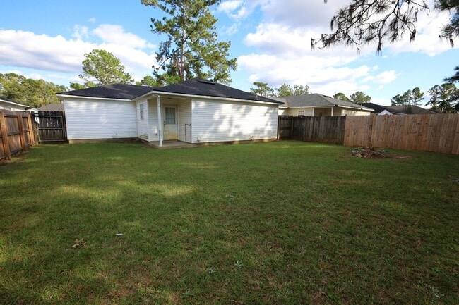 Building Photo - 2570 Marathon Dr