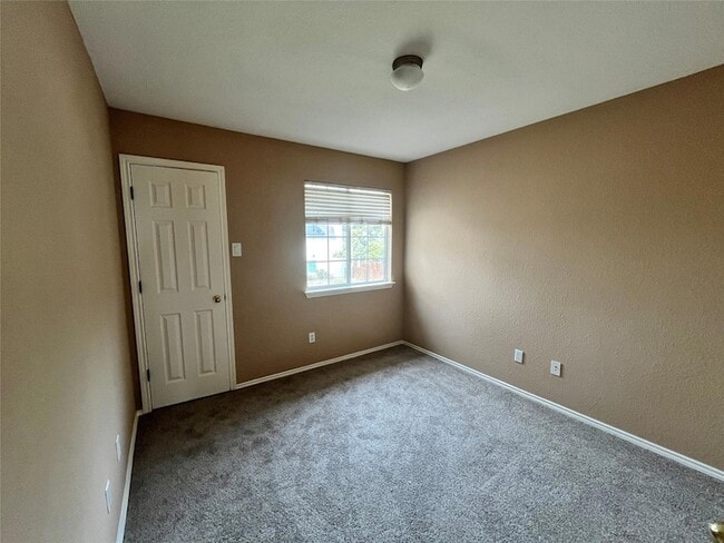 Building Photo - 11313 Dodge Cattle Dr