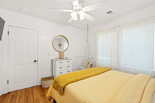 Building Photo - 1713 Paris Ave W