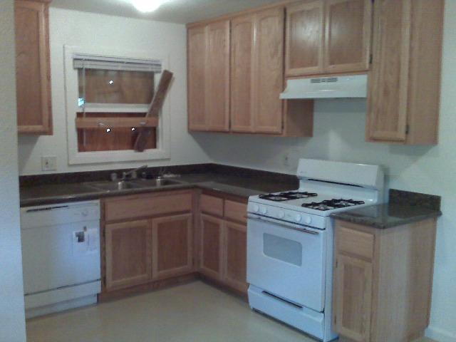 Building Photo - Charming oak park home!!