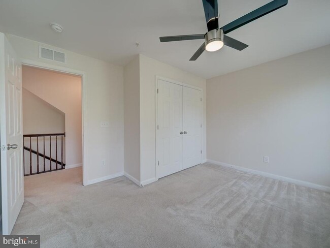Building Photo - 45818 Winding Branch Terrace