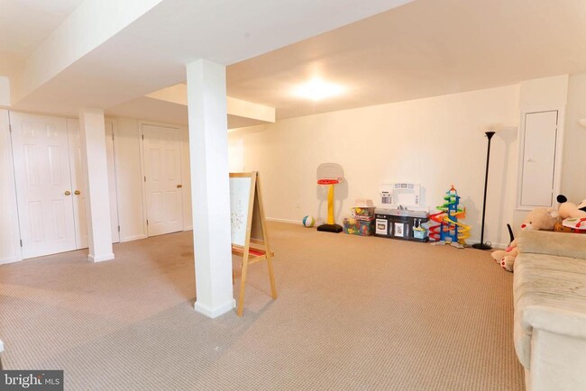 Building Photo - 10917 Outpost Dr