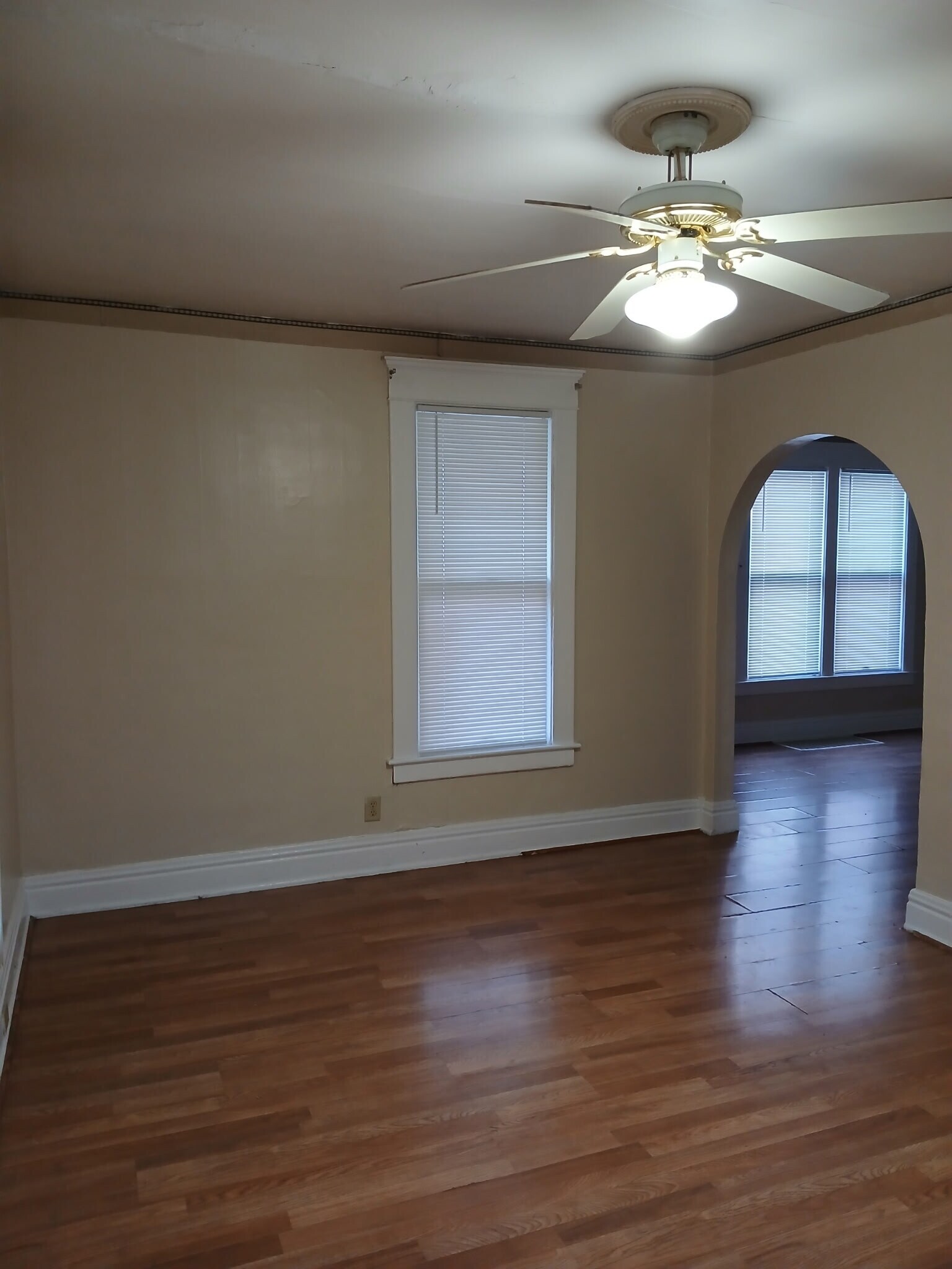 Building Photo - 608 N Henry St