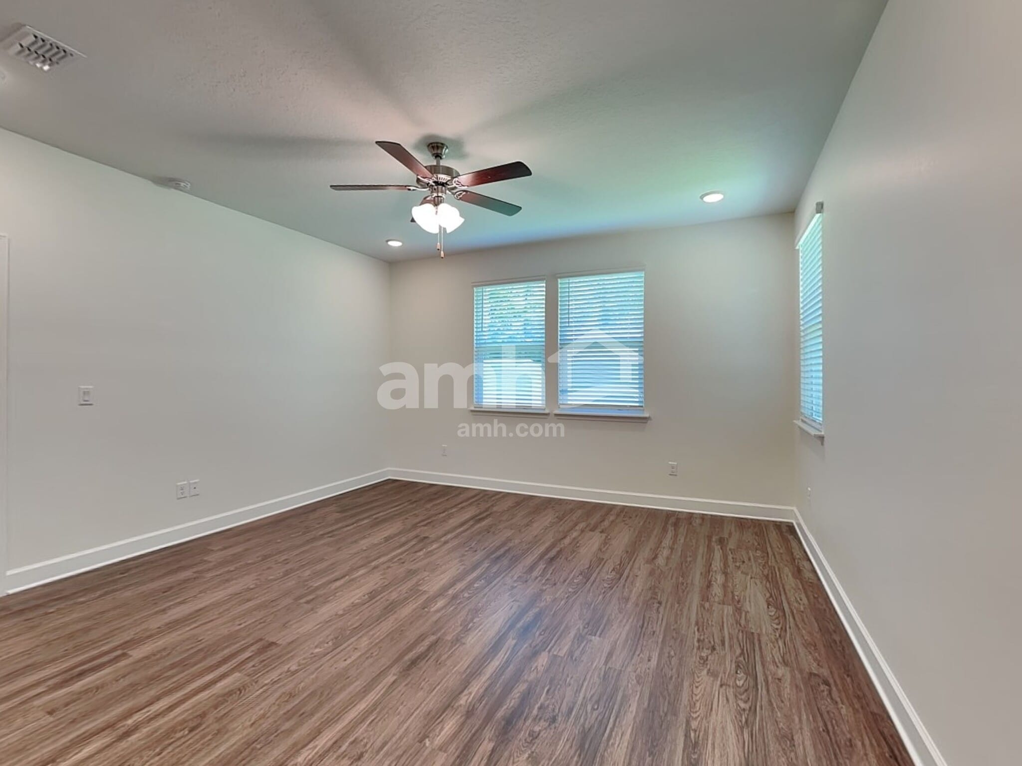 Building Photo - 484 Banyan Frst Dr