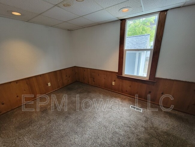 Building Photo - 521 W 22nd St