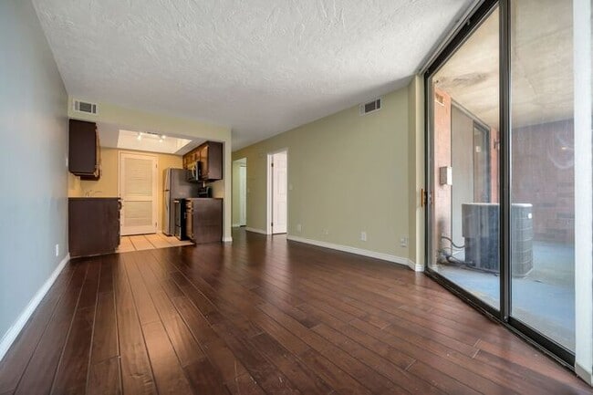 Building Photo - Modern Downtown Condo with Secure Access at Arlington Place