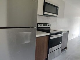 Building Photo - 4905 N Flagler Dr