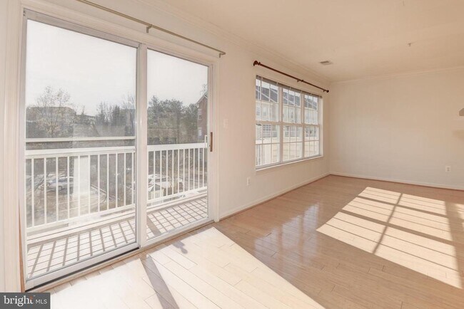 Building Photo - 1984 Crescent Park Dr