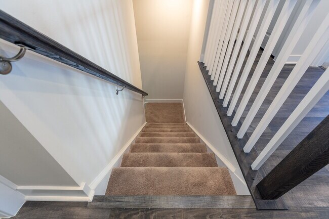 Building Photo - Elegant Townhome Living Near Herndon Conveniences
