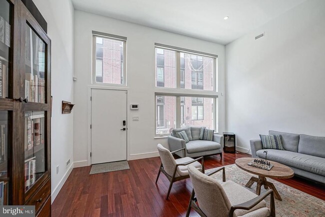 Building Photo - 1309 S Woodstock St