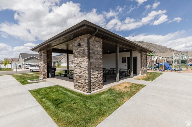 Building Photo - 413 S 1540 E