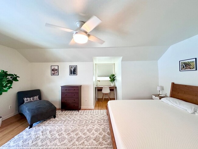 Building Photo - Lovely Duplex NE Portland - 2 bed, 1 bath w/Garage!