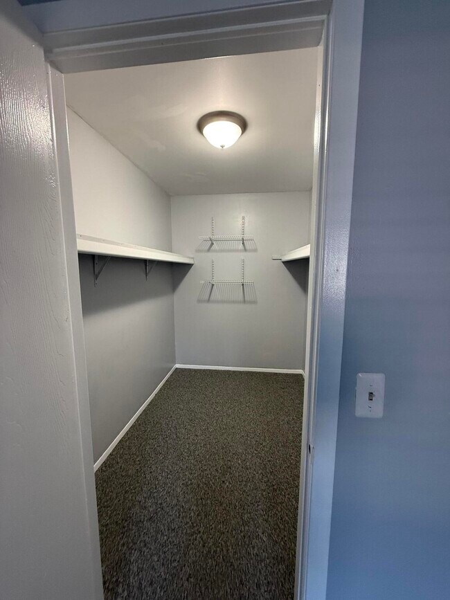 Building Photo - 7708 Manor Cir