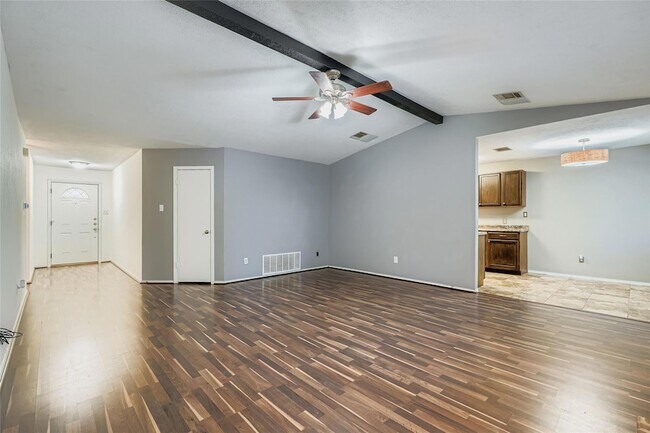Building Photo - 9802 Briar Ridge Dr