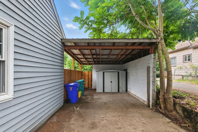 Building Photo - 5806 NE 60th Ave