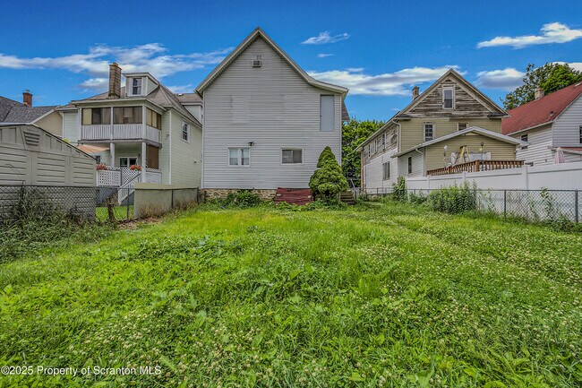Building Photo - 2528 Boulevard Ave