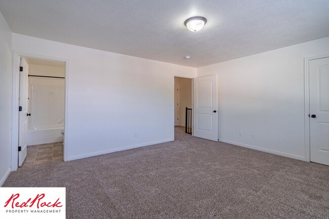 Building Photo - DOG-FRIENDLY 3 Bedroom Townhome with INTER...