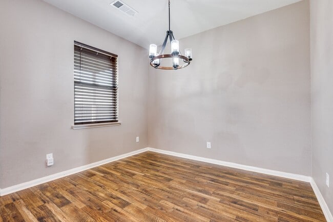 Building Photo - 3015 Watercrest Dr