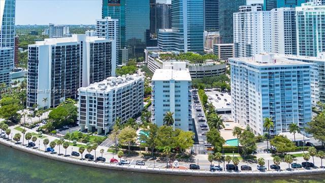 Building Photo - 1430 Brickell Bay Dr