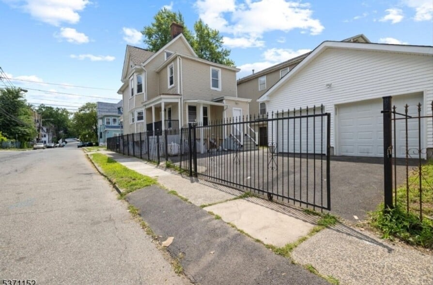 Building Photo - 87 Isabella Ave