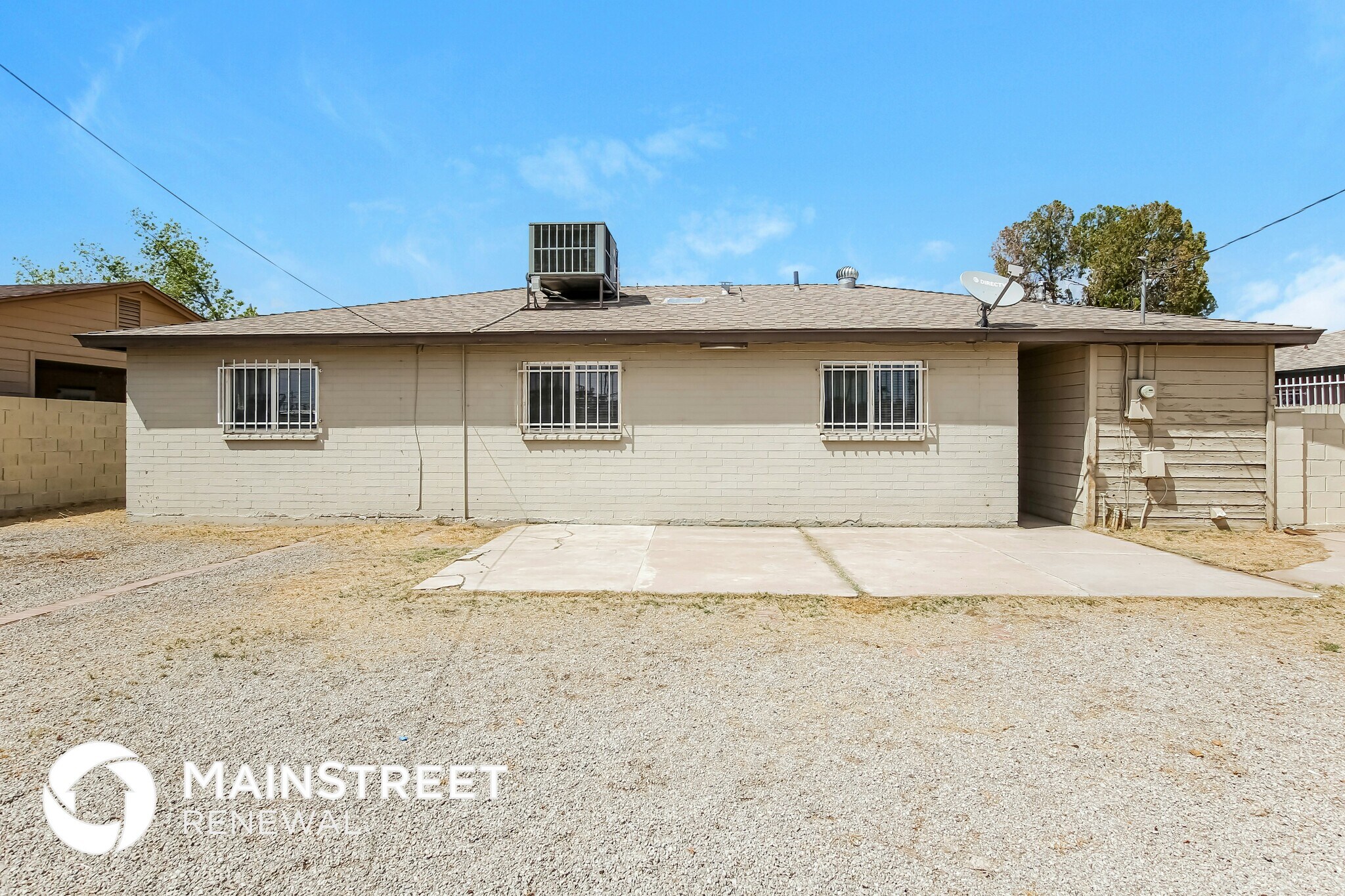 Building Photo - 2325 W Pinchot Ave