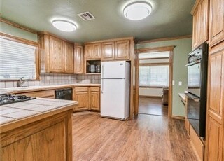 Building Photo - 211 S Fox Dr