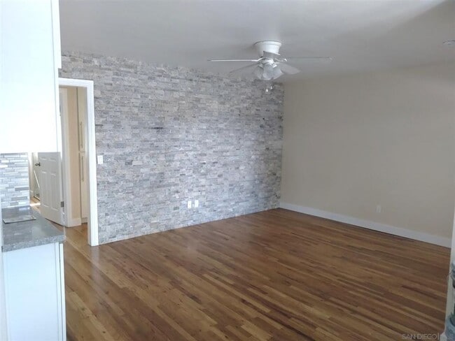 Building Photo - 2 BED 1 BATH Duplex Including 1 Car Garage in KENSINGTON