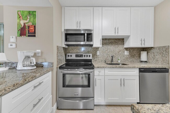 Building Photo - 15465 Lakes of Delray Blvd