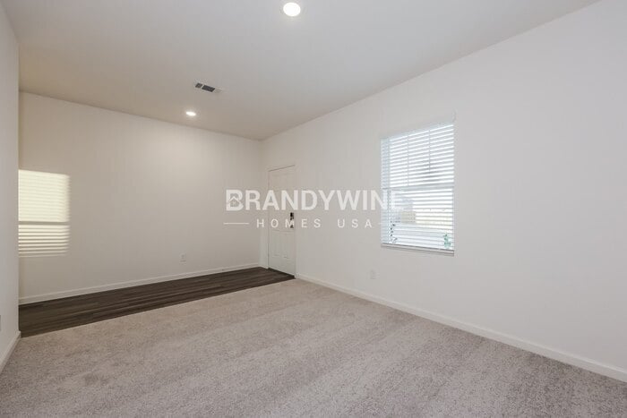 Building Photo - 8301 Sniptoe Dr