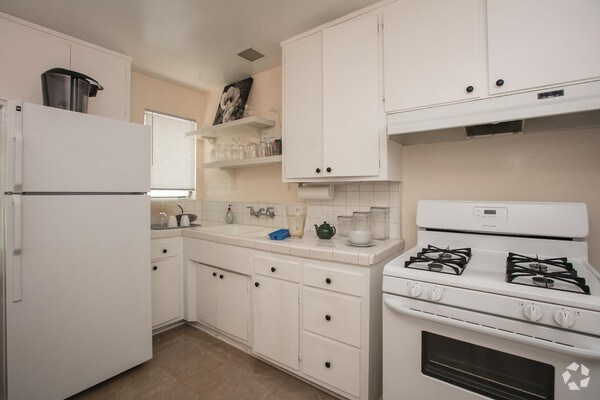 Building Photo - 2328 Virginia Ave