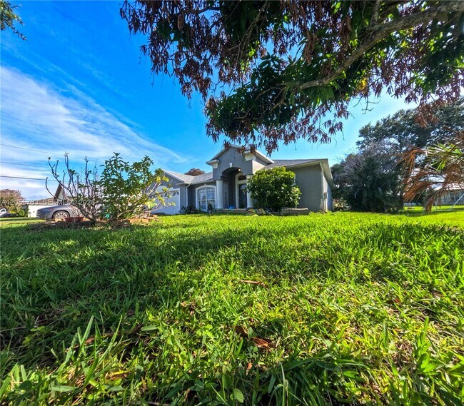 Building Photo - 1834 SW Gemini Ln